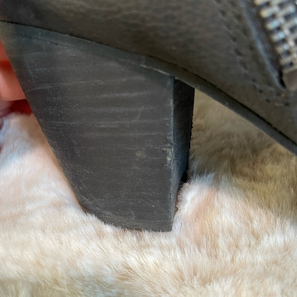 Steve Madden Genuine Leather Ankle Boots (9.5) - Picture 5 of 9